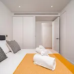2 Bedroom Westfield Apartment Near Central London