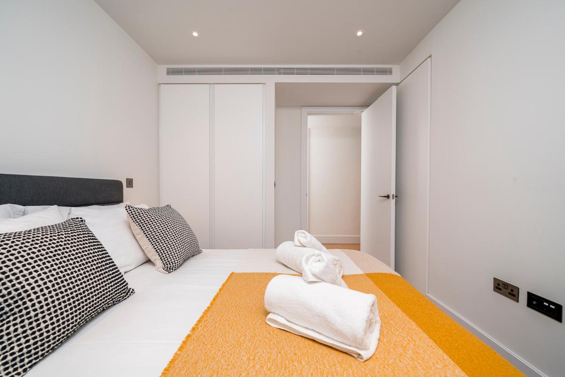 2 Bedroom Westfield Near