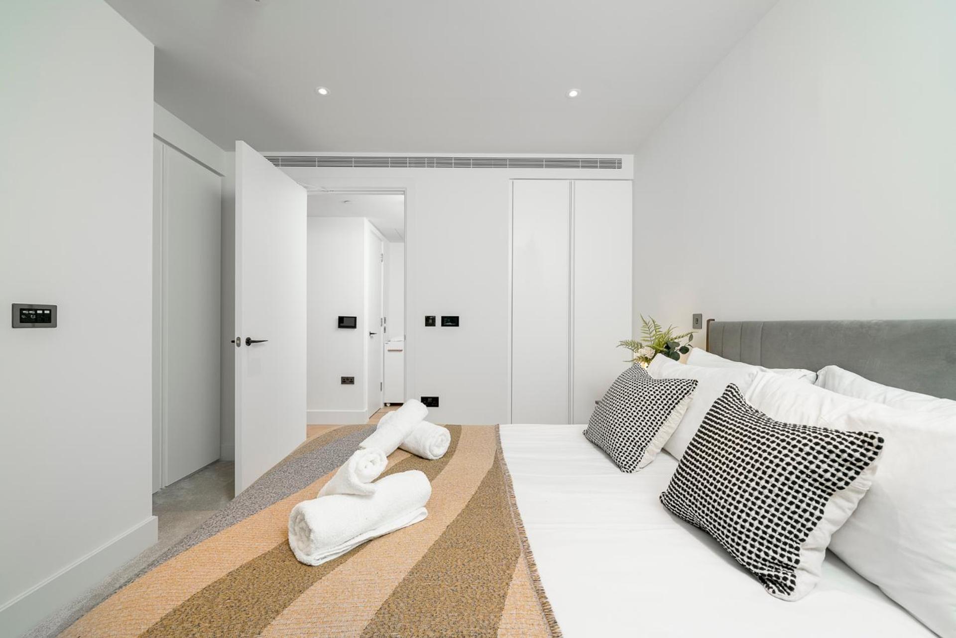 2 Bedroom Westfield Near * Londra