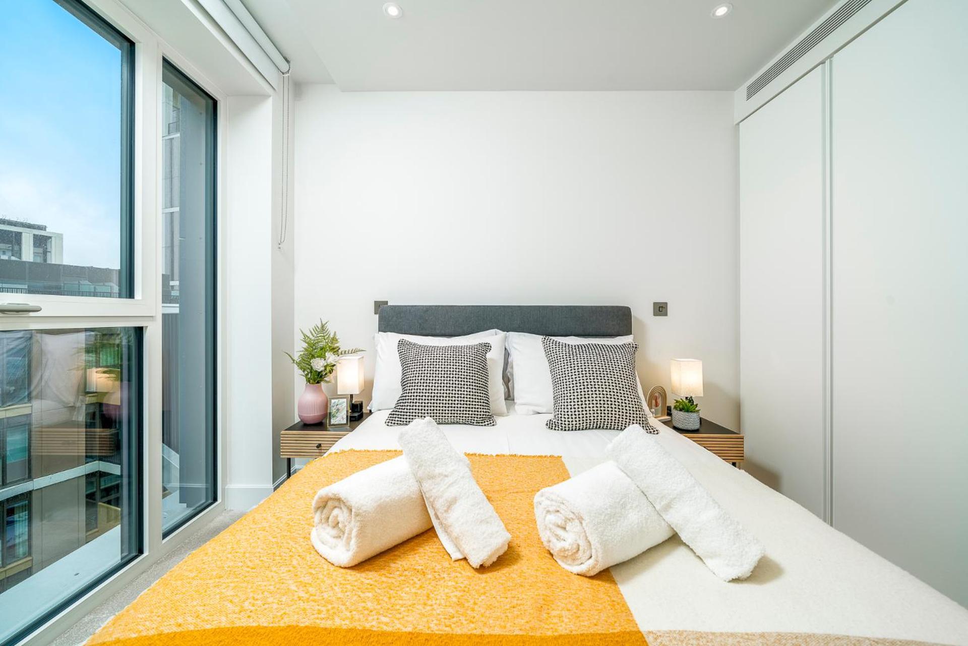 2 Bedroom Westfield Near Londra