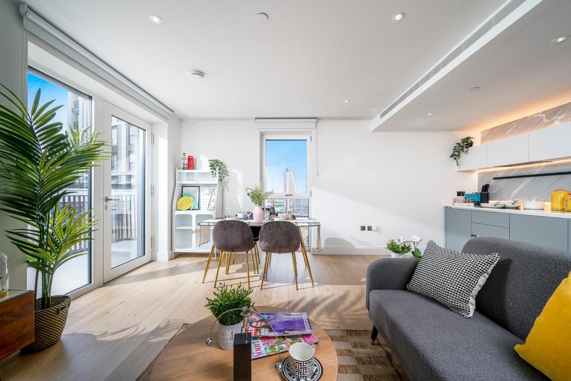 2 Bedroom Westfield Near * Londra